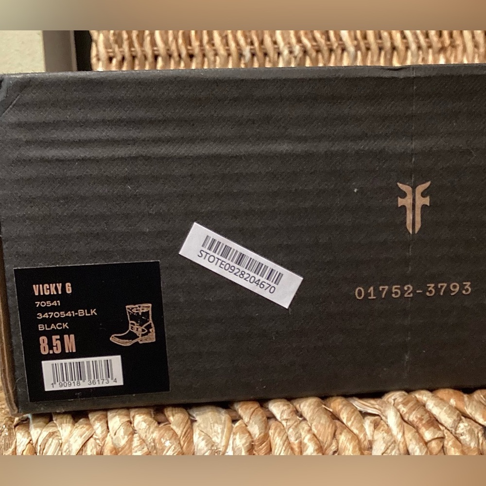 BNIB FRYE Boots 8.5B - Picture 9 of 9